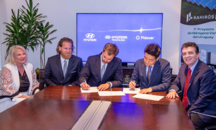 Camiones Hyundai propulsados por hidrógeno verde transportarán madera en Uruguay